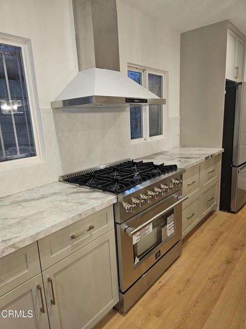 Building Photo - 9682 Hillhaven Ave