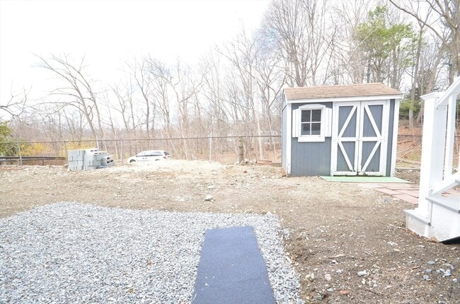 Building Photo - 18 Eaton Ave