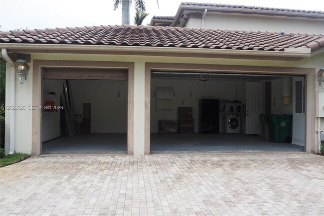 Building Photo - 2750 Jockey Cir