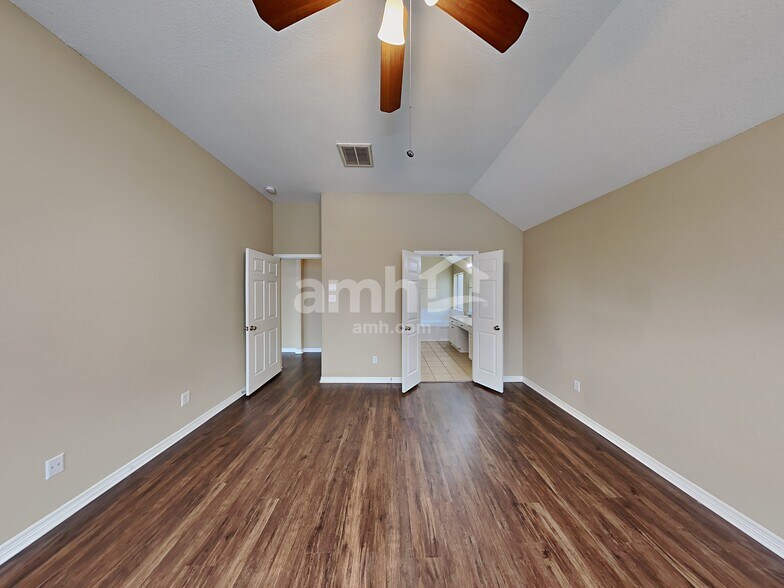 Building Photo - 214 Autumn Creek Ln