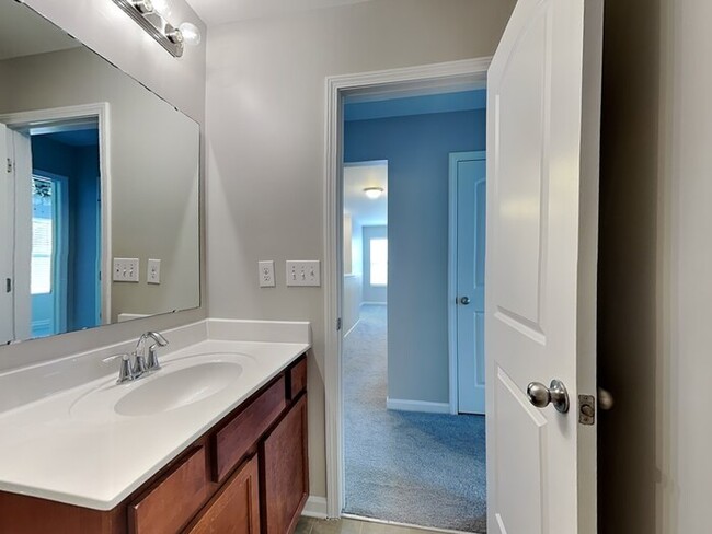 Building Photo - Spacious 4-Bedroom Home in Crystal Lakes ?...