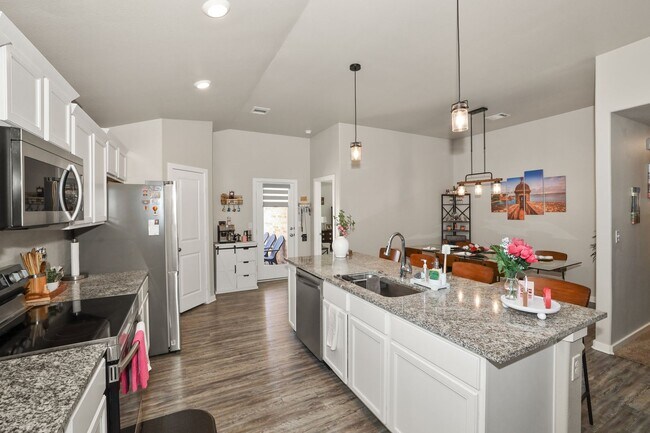 Building Photo - 3/2/2 Rental in the Meadows ~ 1743 Wesleyan!