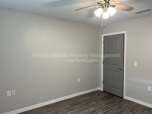 Building Photo - 6858 Stirrup Ln