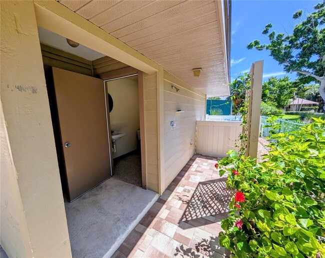 Building Photo - 3850 Mariners Walk