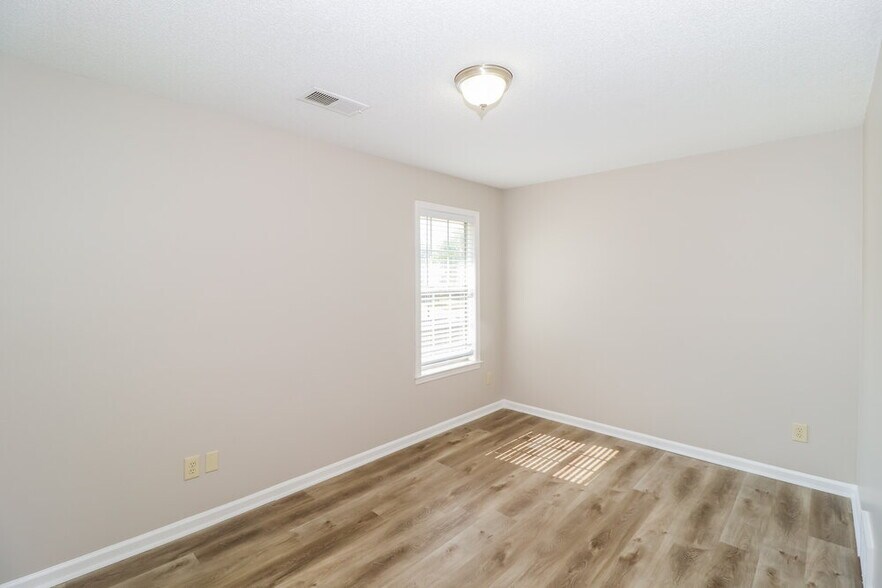 Building Photo - 2535 Clydes Place Cove