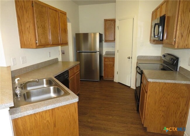 Building Photo - 5801 Lariat Ct