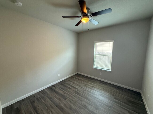 Building Photo - 3bd 2ba Prime Location