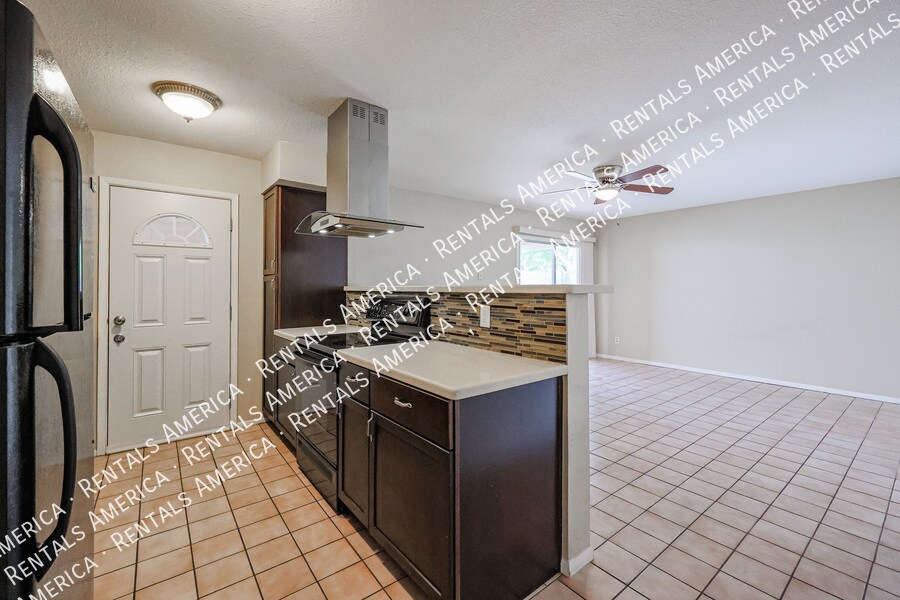 Building Photo - 2156 E Yale Dr