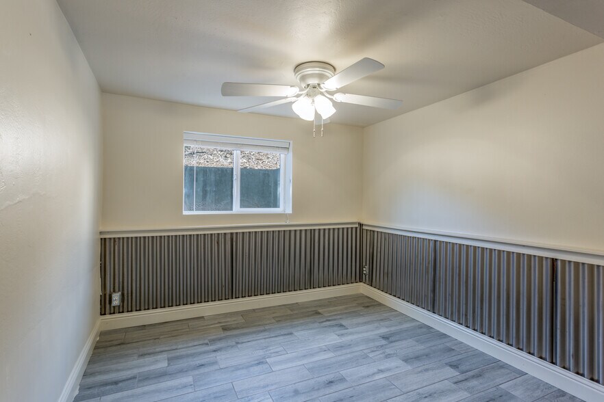 Building Photo - 1585 Hillside Dr