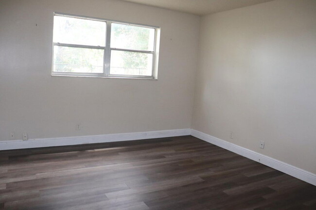 Building Photo - 7820 S Colony Cir