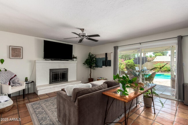 Building Photo - 4825 E Andora Dr