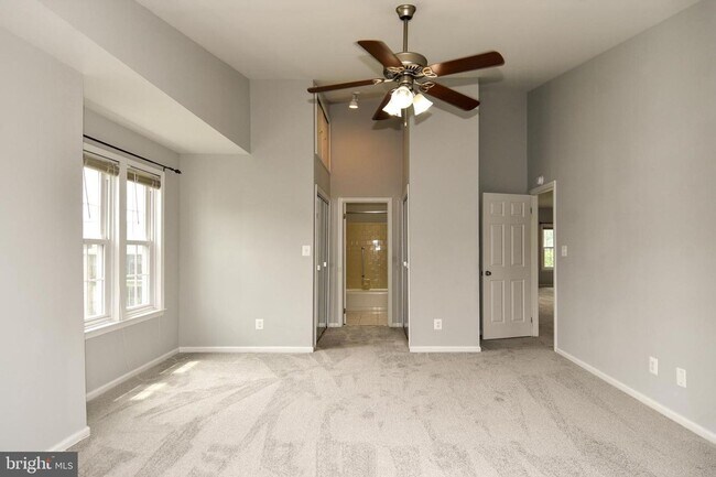 Building Photo - 4056 Grays Pointe Ct