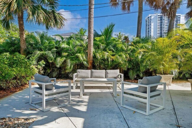 Building Photo - 5301 N Flagler Dr