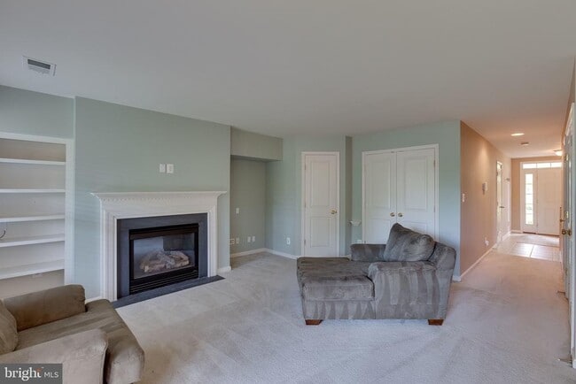 Building Photo - 43237 Highgrove Terrace