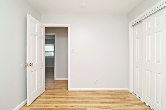 Building Photo - Convenient to Rt 29 & The Shops at Stonefield