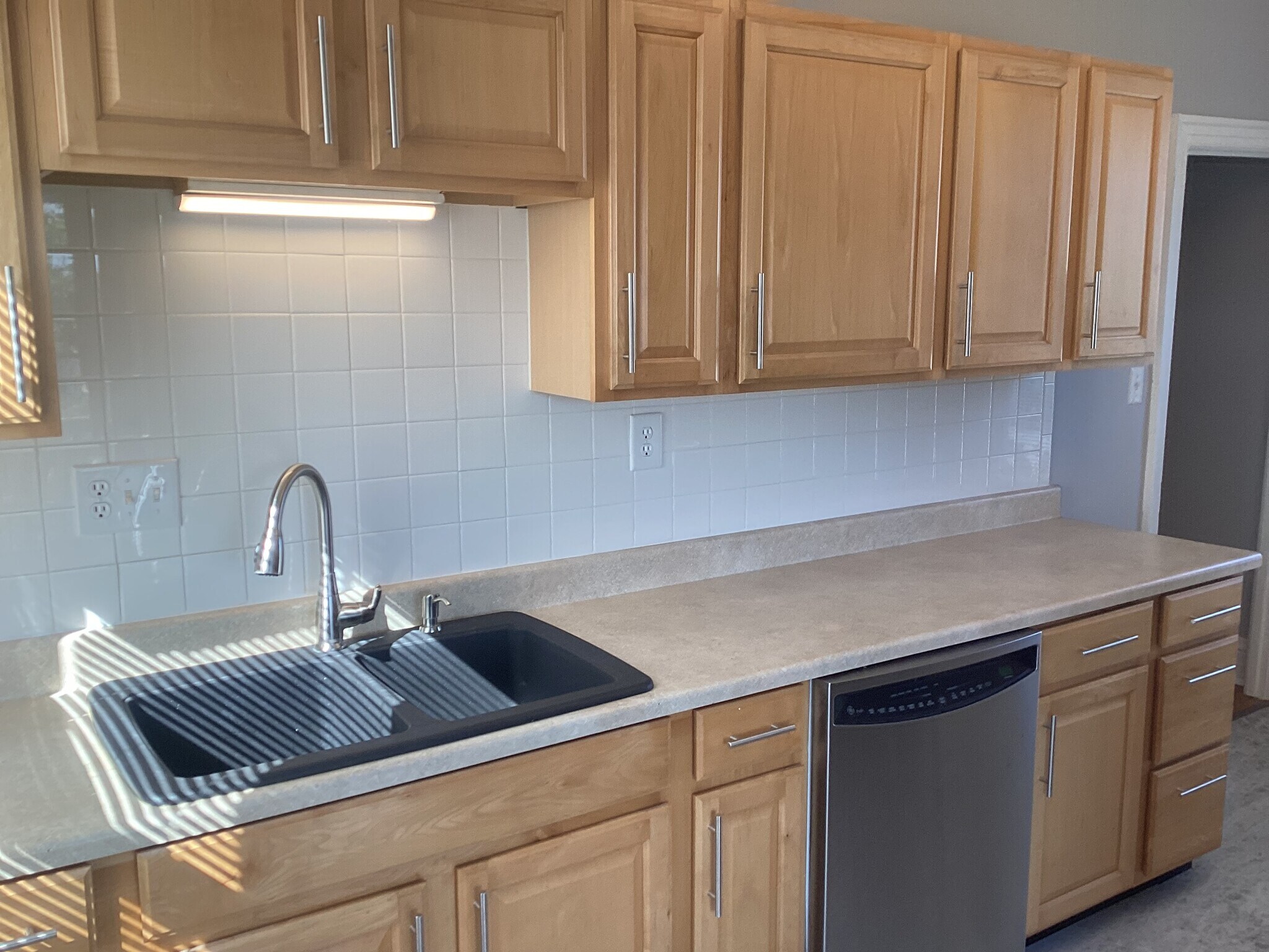 Building Photo - 244 W Main St