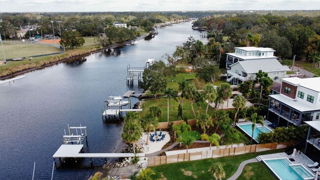 Building Photo - Riverfront Oasis in the City of Tampa!