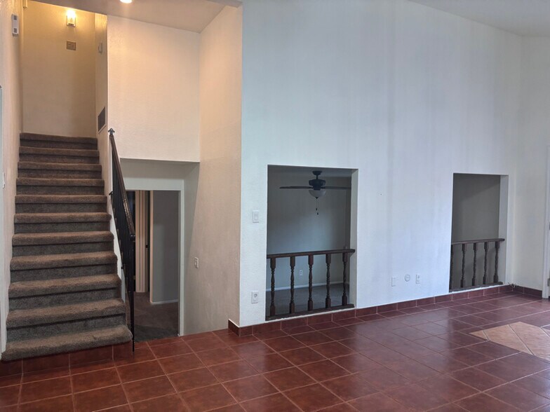 Building Photo - 4560 W Dunn Pl