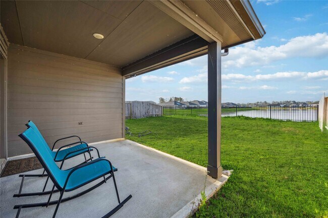 Building Photo - 16684 Lonely Pines Dr