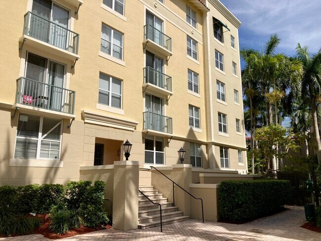 Building Photo - 630 S Sapodilla Ave