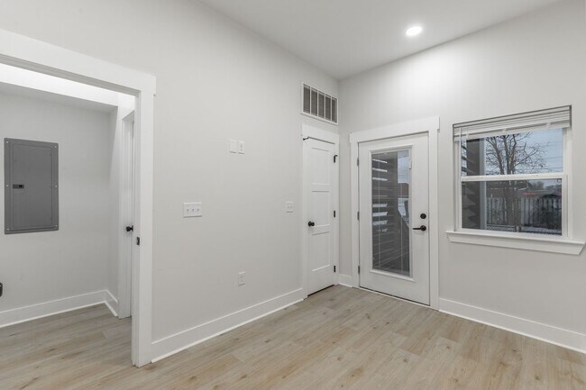 Building Photo - 1124 Garfield St