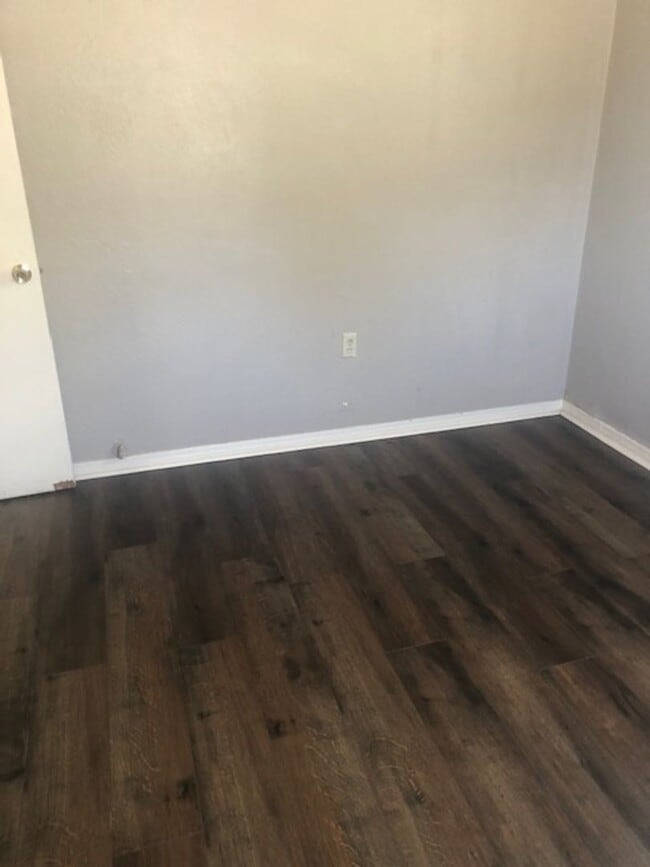 Building Photo - dgr521