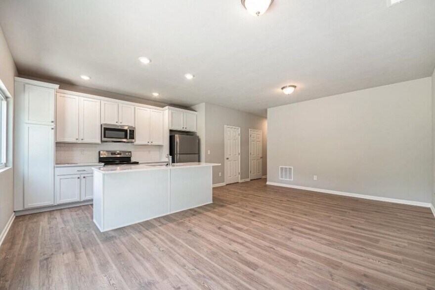 Building Photo - 4633 Glen Haven Dr