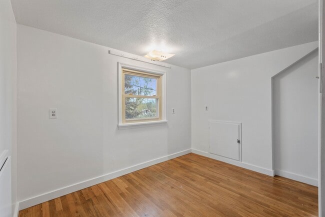 Building Photo - $300 off first month for February move-ins - Charming Country Retreat in Saint Anthony, ID