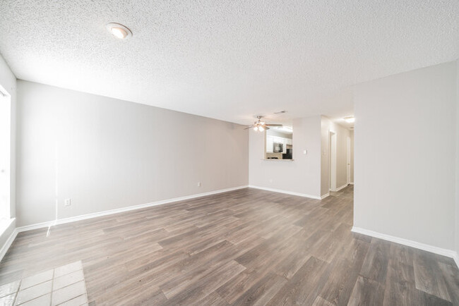 Building Photo - Wyngate Townhomes 3923D