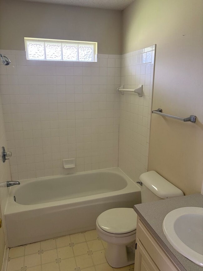 Building Photo - 3 Bedroom and 2 Bathroom House