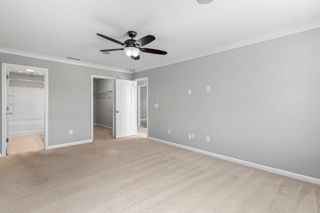 Building Photo - Newer Home, Granite Counter-Tops, Wood Laminate Flooring, SS Appliances, Garage, Fenced, Must See!