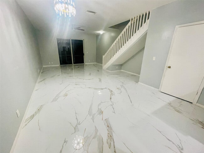 Building Photo - 1928 Madeira Dr