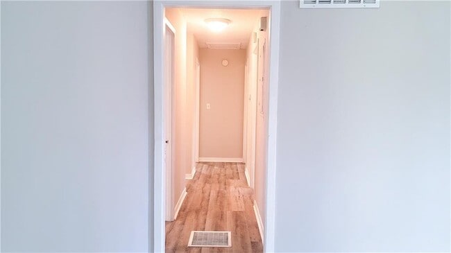 Building Photo - 755 Fallview Dr