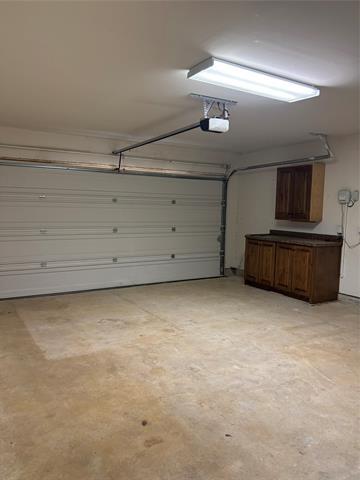 Building Photo - 2105 Alamandine Ave