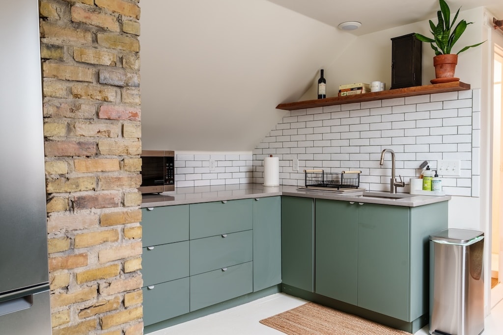 Building Photo - 824 5th St NE