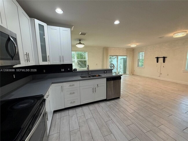 Building Photo - 2370 SW 18th Ave