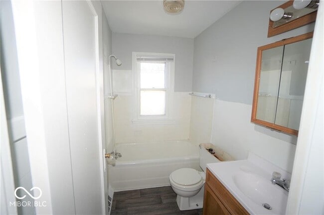 Building Photo - 1306 N Chester Ave