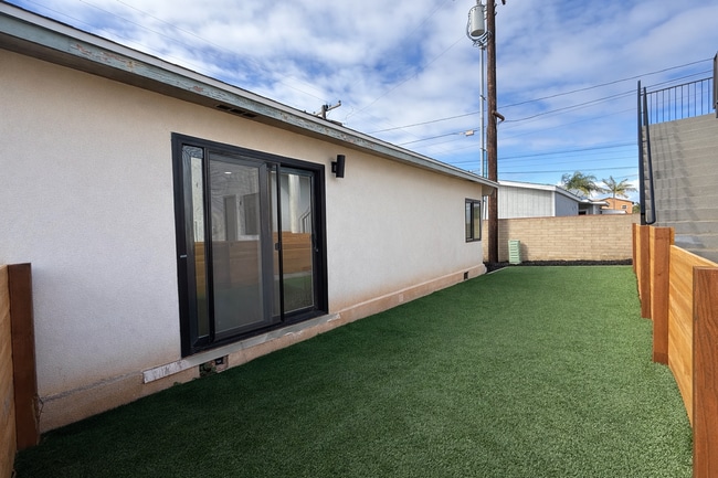 Building Photo - 1609-1611 Burton Street