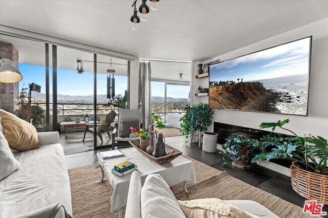 Building Photo - 4316 Marina City Dr