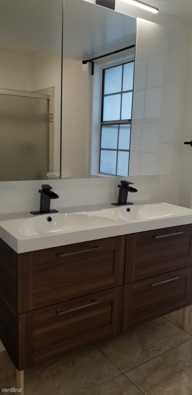 Building Photo - 2 br, 1 bath Condo - Harbor Pine Creek