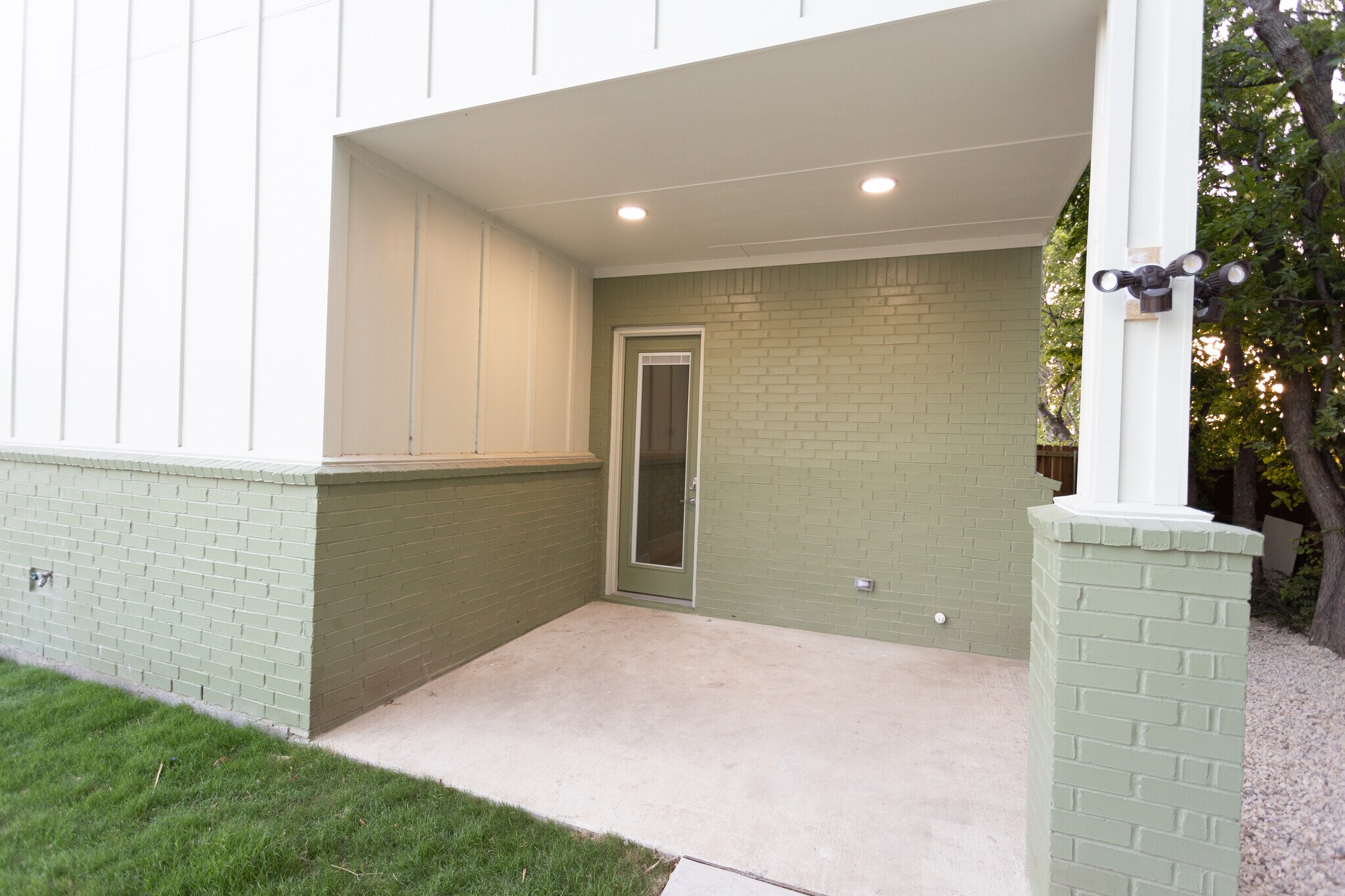 Building Photo - 2945 Gordon Ave