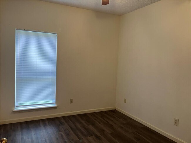 Building Photo - 1302 N Bishop St