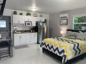 Building Photo - 1762 NW 15th St