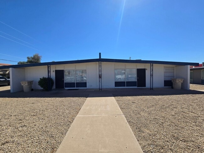 Primary Photo - 2 Bed 1 Bath Spacious Apartment