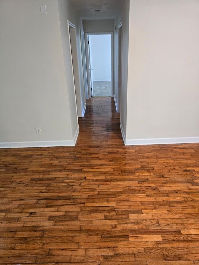 Building Photo - 3 bed/2 bath single- family home