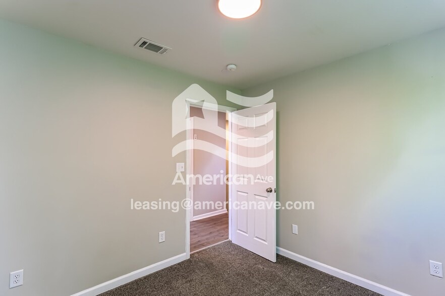 Building Photo - 23790 Tuscany Ave