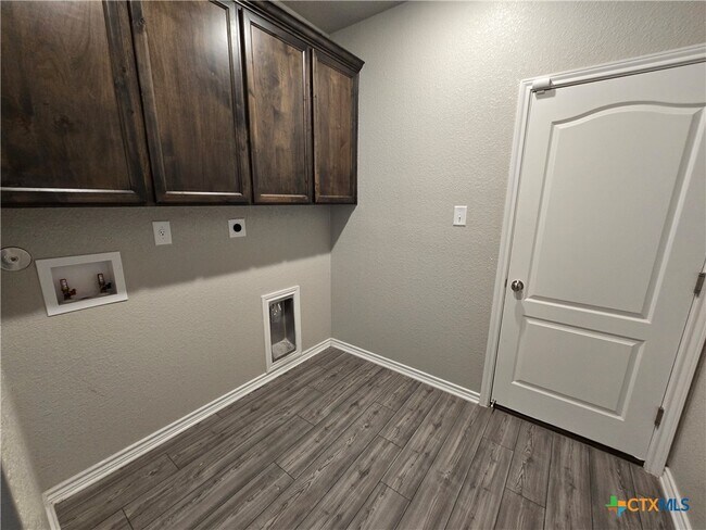 Building Photo - 7802 Gold Dr