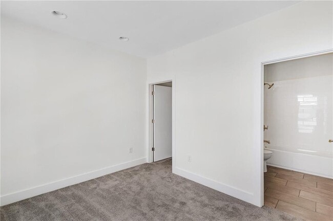 Building Photo - 966 Moda Dr
