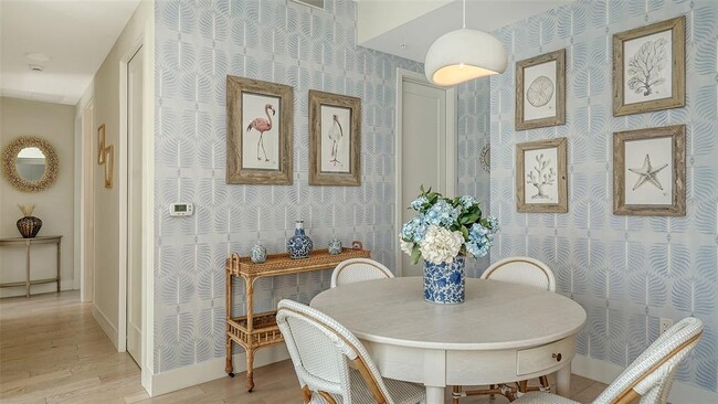 Building Photo - 635 S Orange Ave