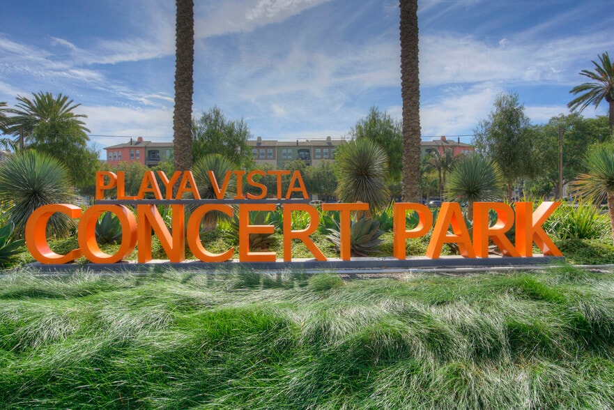 Building Photo - 5831 Seawalk Dr